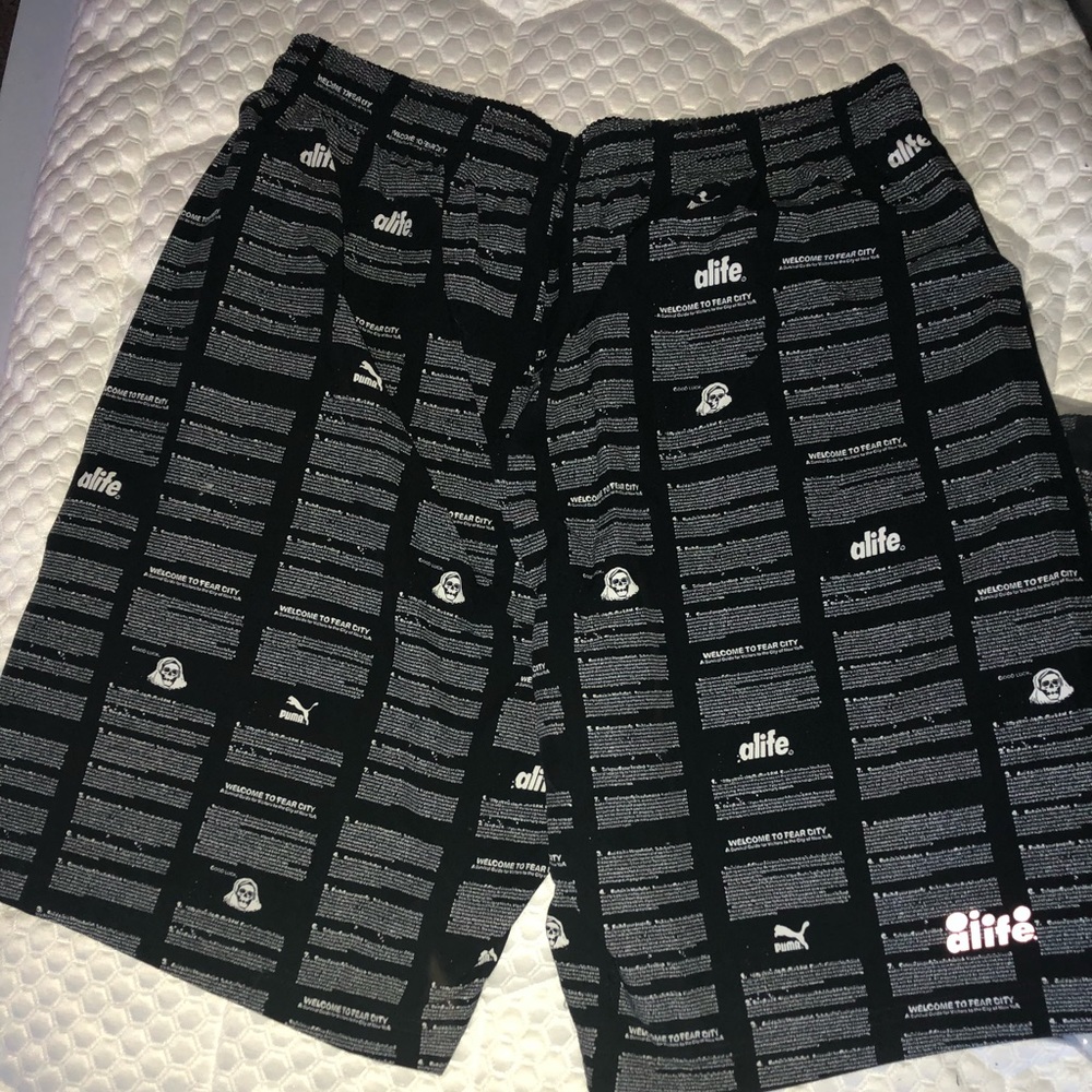ALIFE x Puma “Fear City” drawstring shorts NWT L